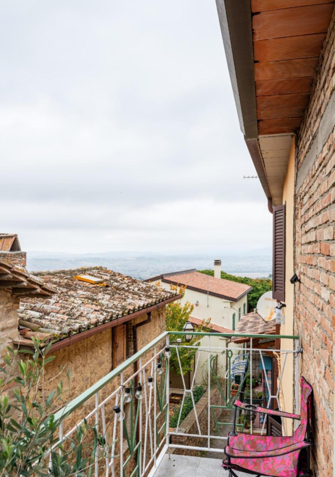Casa Il Sole, Vicino Deruta Assisi Perugia Monte Falco Exterior foto